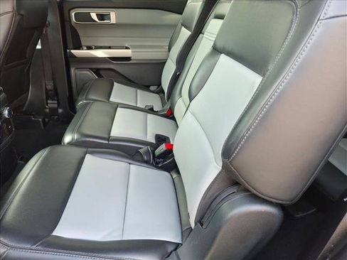 Used 2022 Ford Explorer XLT w/ Equipment Group 202A RWD image 17