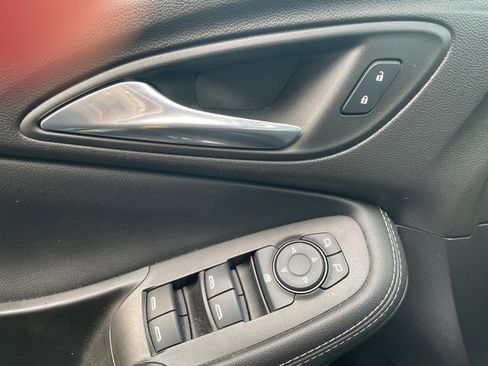 Used 2022 Buick Encore GX Select w/ Sport Touring Package image 5