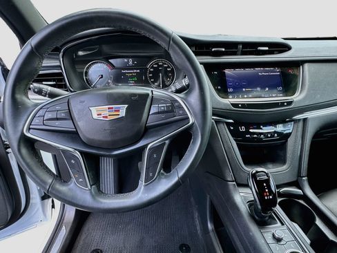 Used 2024 Cadillac XT5 Luxury FWD image 12