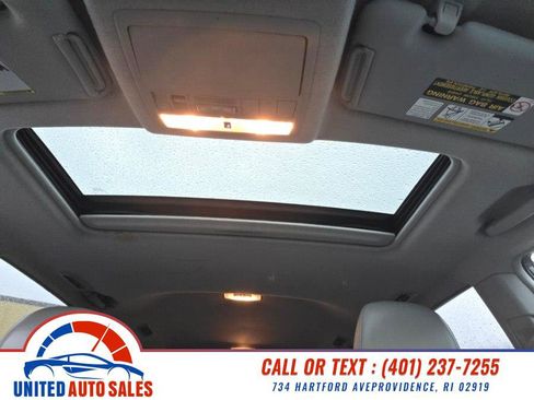 Used 2012 Toyota Highlander Limited image 18