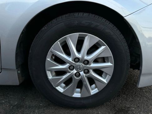 Used 2014 Toyota Prius Plug-In Hybrid image 32