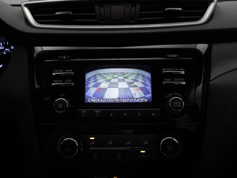 Used 2016 Nissan Rogue S image 3