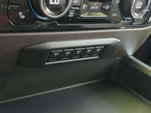 Used 2024 Chevrolet Silverado 3500 LTZ w/ LTZ Convenience Package AWD/4WD image 28