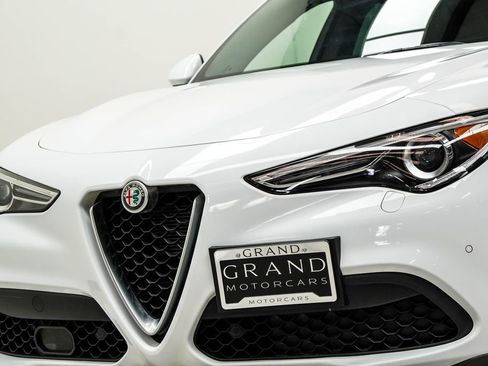 Used 2022 Alfa Romeo Stelvio Ti AWD/4WD image 2