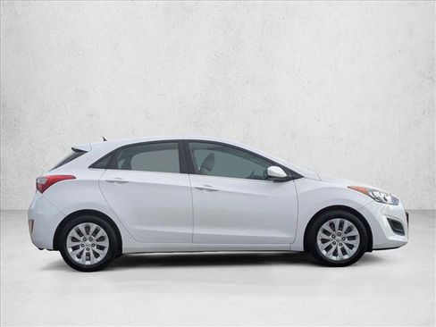 Used 2016 Hyundai Elantra GT image 4