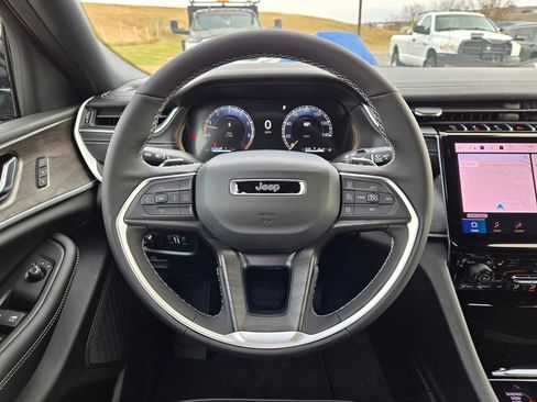 New 2025 Jeep Grand Cherokee Limited image 18