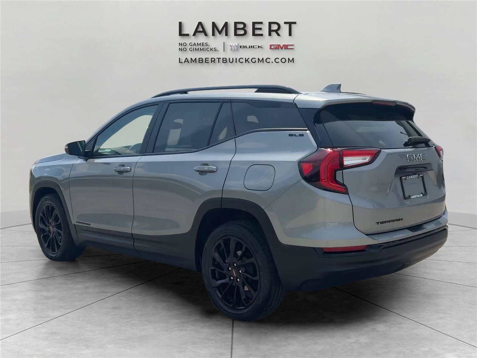 Used 2024 GMC Terrain SLE w/ Driver Convenience Package FWD image 3