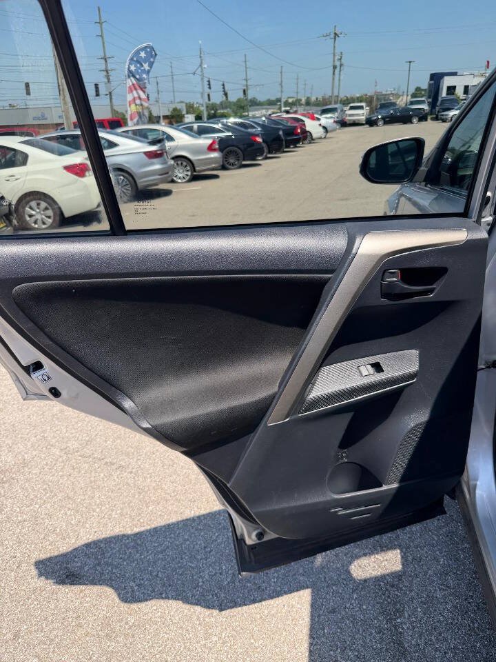 Used 2013 Toyota RAV4 XLE AWD/4WD image 17