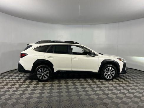 Used 2025 Subaru Outback Premium image 3