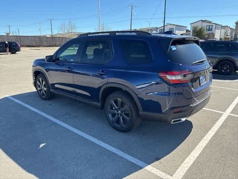 Used 2025 Honda Pilot Sport image 3