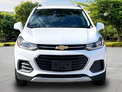 Used 2020 Chevrolet Trax LT w/ Driver Confidence Package AWD/4WD image 3