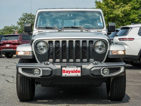 Used 2023 Jeep Gladiator Sport AWD/4WD image 3
