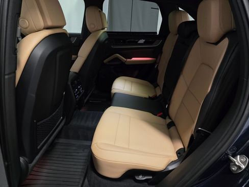 Certified 2026 Porsche Cayenne AWD/4WD image 21
