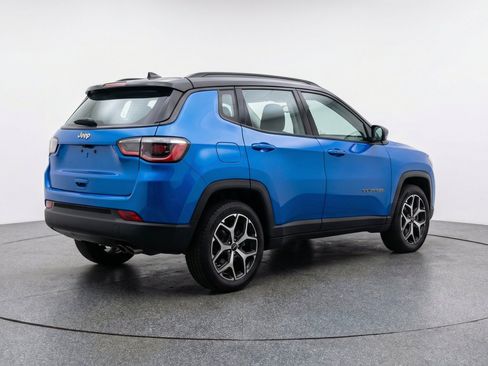 Used 2025 Jeep Compass Limited AWD/4WD image 9