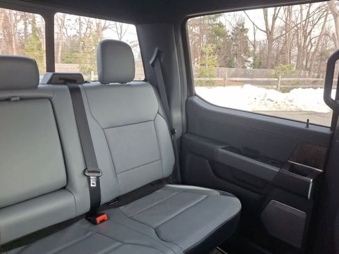 Used 2022 Ford F150 Lightning Lariat image 14