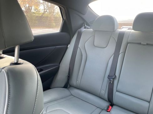 Used 2025 Hyundai Elantra Limited image 37