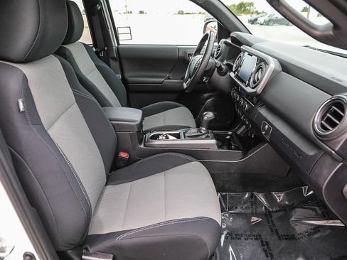 Certified 2023 Toyota Tacoma TRD Off-Road w/ Advanced Technology Package AWD/4WD image 17