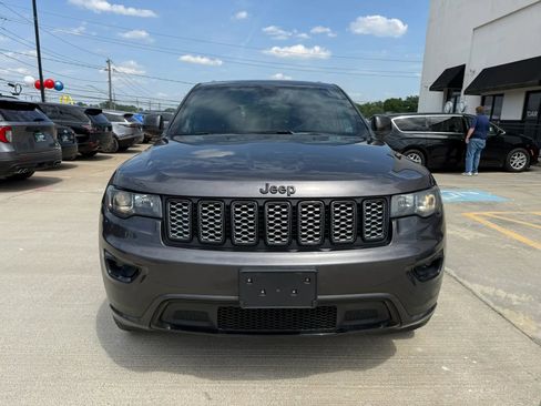 Used 2019 Jeep Grand Cherokee Altitude AWD/4WD image 2
