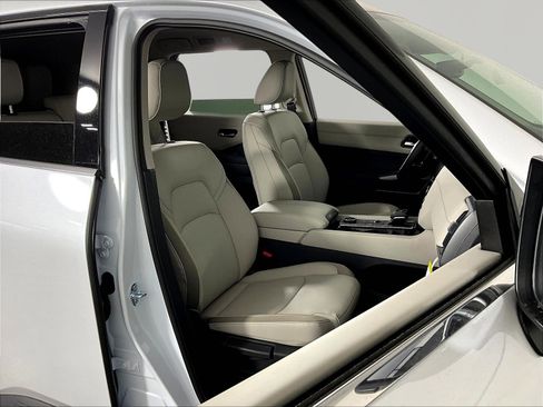 New 2026 Nissan Pathfinder SL AWD/4WD image 18