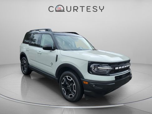 Used 2023 Ford Bronco Sport Outer Banks w/ Tech Package image 5
