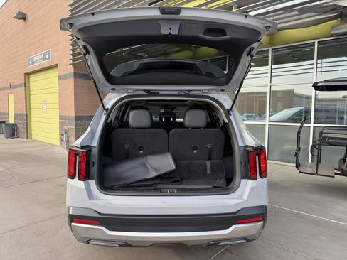 Used 2024 Kia Sorento S w/ Panoramic Sunroof Package image 38