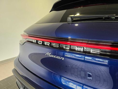 Used 2024 Porsche Macan AWD/4WD image 17