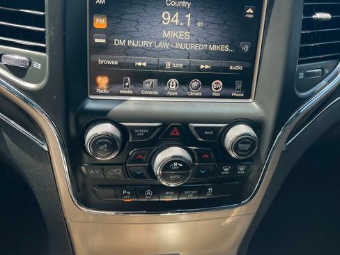 Used 2017 Jeep Grand Cherokee Overland AWD/4WD image 18