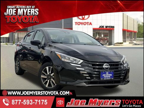 Used 2025 Nissan Versa SV FWD image 1