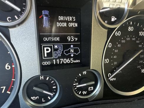 Used 2013 Lexus LX 570 4WD w/ Luxury Pkg image 15