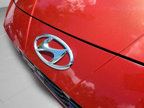Certified 2021 Hyundai Elantra Limited FWD image 29