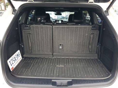 Used 2021 Toyota Highlander XSE image 9