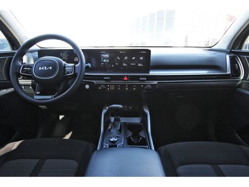 Certified 2025 Kia Sorento LX image 11