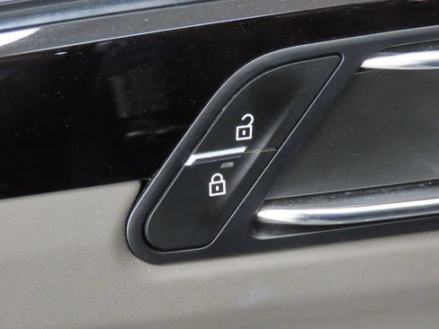 Certified 2024 Porsche Macan AWD/4WD image 38