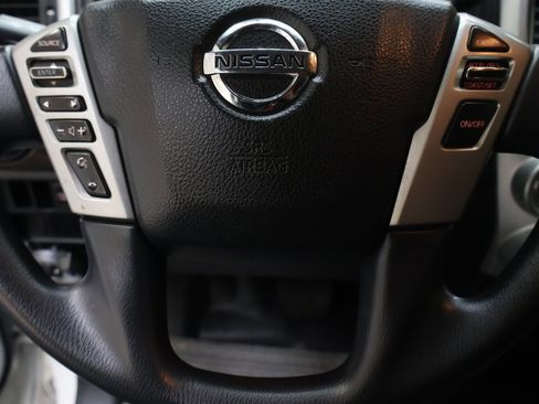 Used 2018 Nissan Titan SV image 17