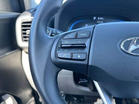 Certified 2025 Hyundai Venue SEL FWD image 15