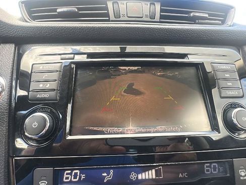 Used 2018 Nissan Rogue SV FWD image 48
