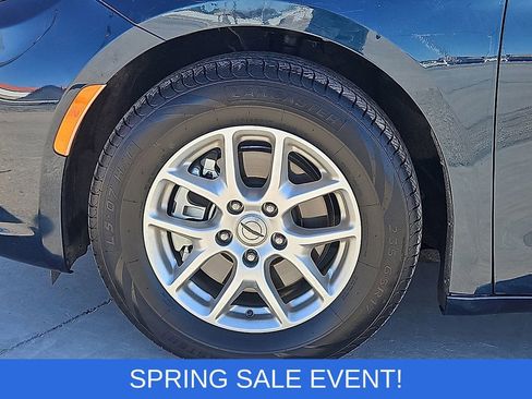 Used 2023 Chrysler Pacifica Touring-L image 9