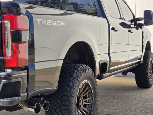 Used 2025 Ford F250 Platinum w/ Tremor Off-Road Package AWD/4WD image 42