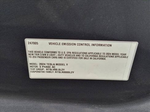 Used 2024 Tesla Model Y Long Range AWD/4WD image 22