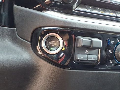 Used 2025 Chevrolet Silverado 1500 LTZ w/ Z71 Off-Road Package AWD/4WD image 9