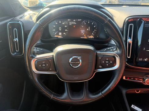 Used 2019 Volvo XC40 T5 Momentum AWD/4WD image 12