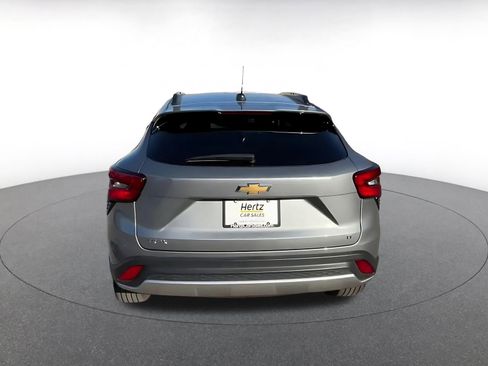 Used 2025 Chevrolet Trax LT image 11