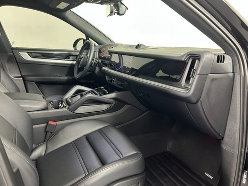 Certified 2024 Porsche Cayenne Coupe AWD/4WD image 22