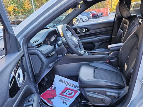 New 2026 Jeep Compass Latitude image 5