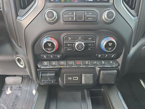 Certified 2022 GMC Sierra 3500 Denali image 17