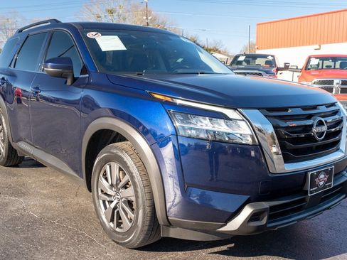 Used 2022 Nissan Pathfinder SV image 37