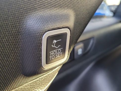 New 2025 Jeep Grand Cherokee 4WD image 9