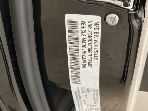 Used 2024 Chrysler Pacifica Touring-L FWD image 31