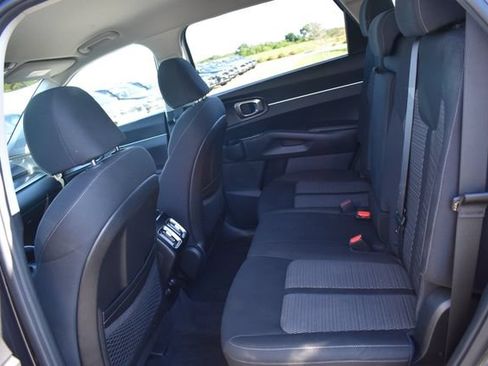 Certified 2023 Kia Sorento LX FWD image 16