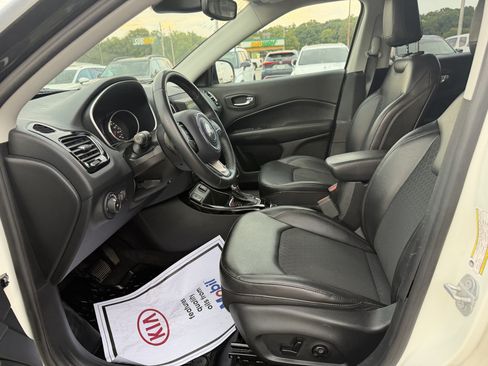 Used 2019 Jeep Compass Latitude FWD image 12